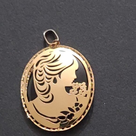 K18 cameo onyx pendant